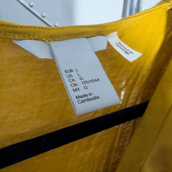 H&M Vibrant Yellow Ruffled Blouse - Picture 2 of 2